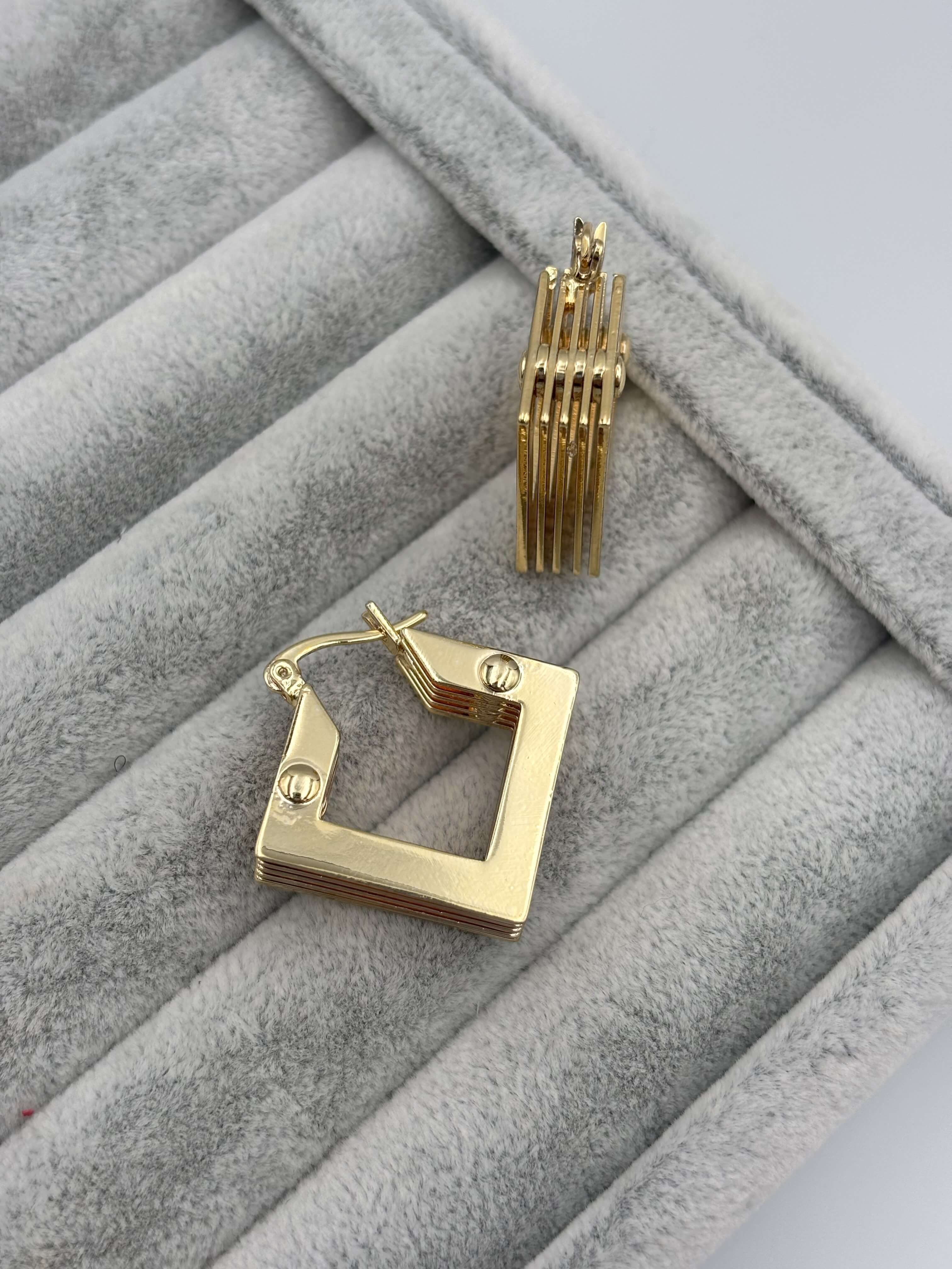 KARE KESİM ÜÇ BOYUTLU VİP KÜPE(GOLD)
