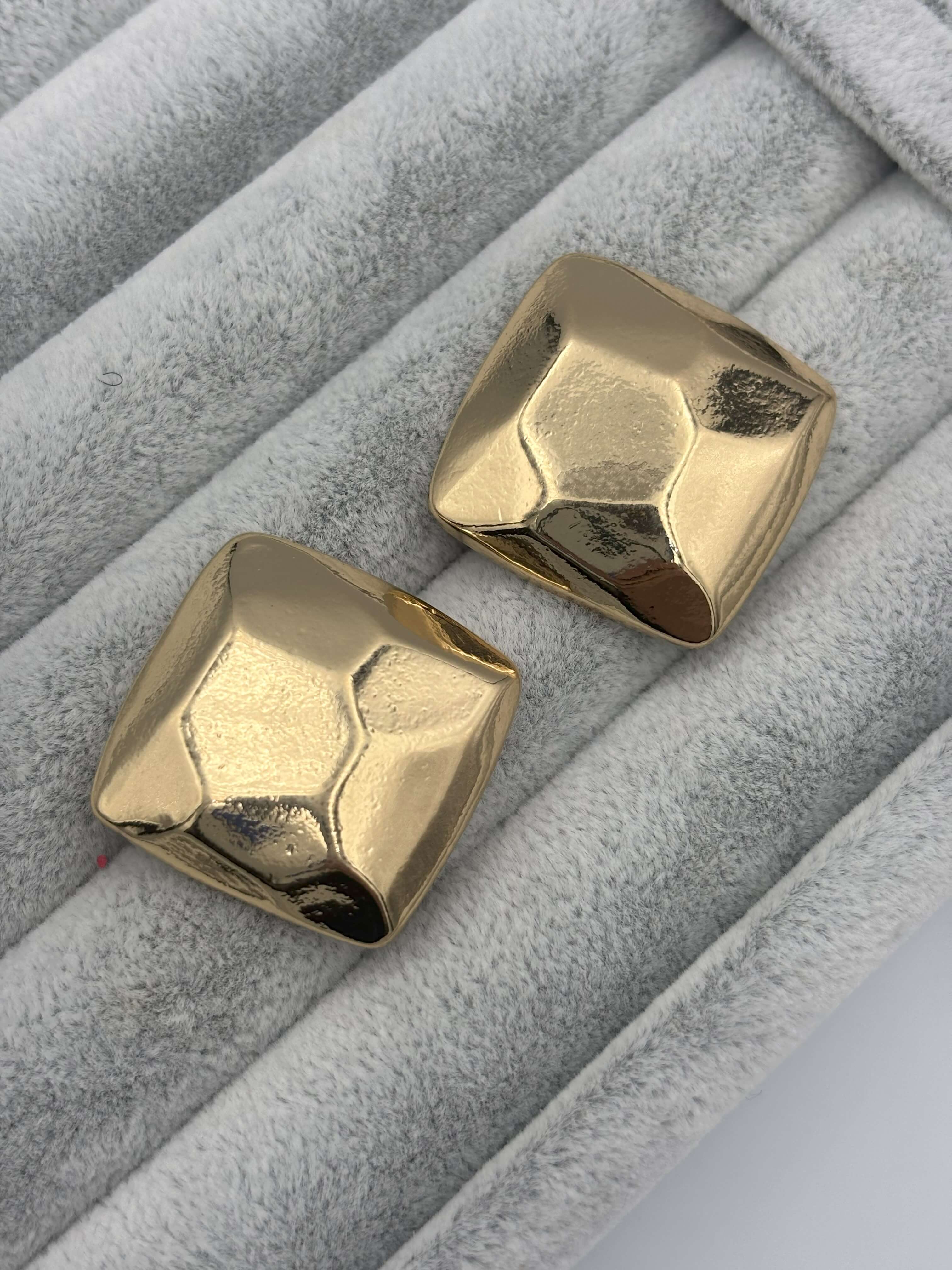 KARE DESENLİ PLAKA KÜPE(GOLD)
