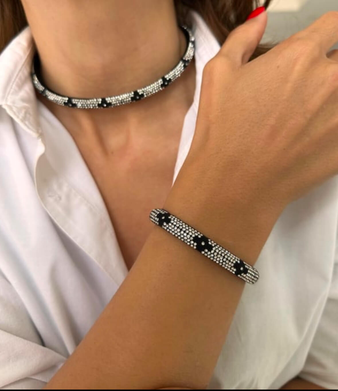 GÖMME TAŞLI  YONCA İŞLEMELİ MIKNATISLI CHOKER KOLYE