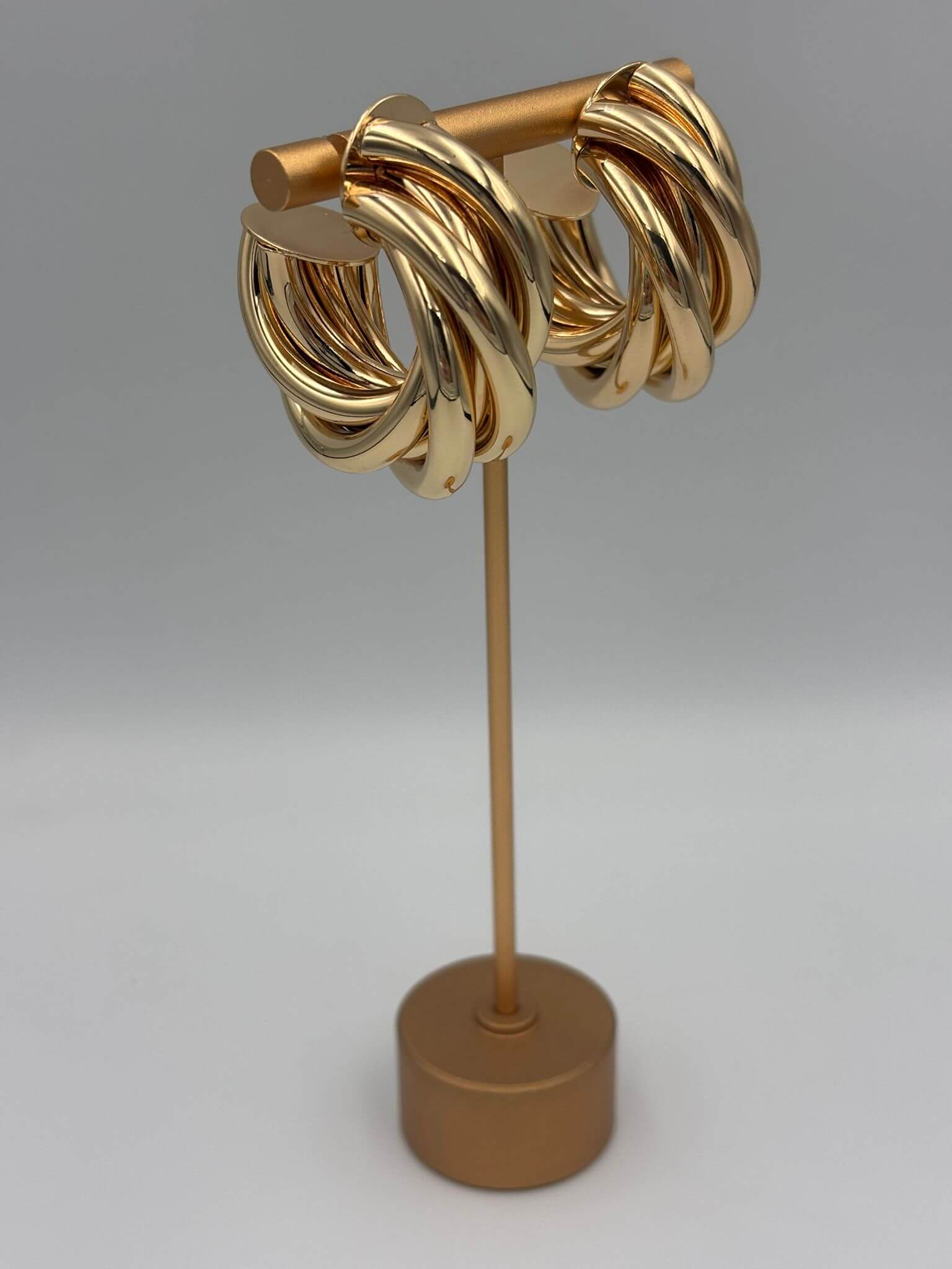 İÇ İÇE GEÇMİŞ HALKALI SARMAL GOLD KÜPE