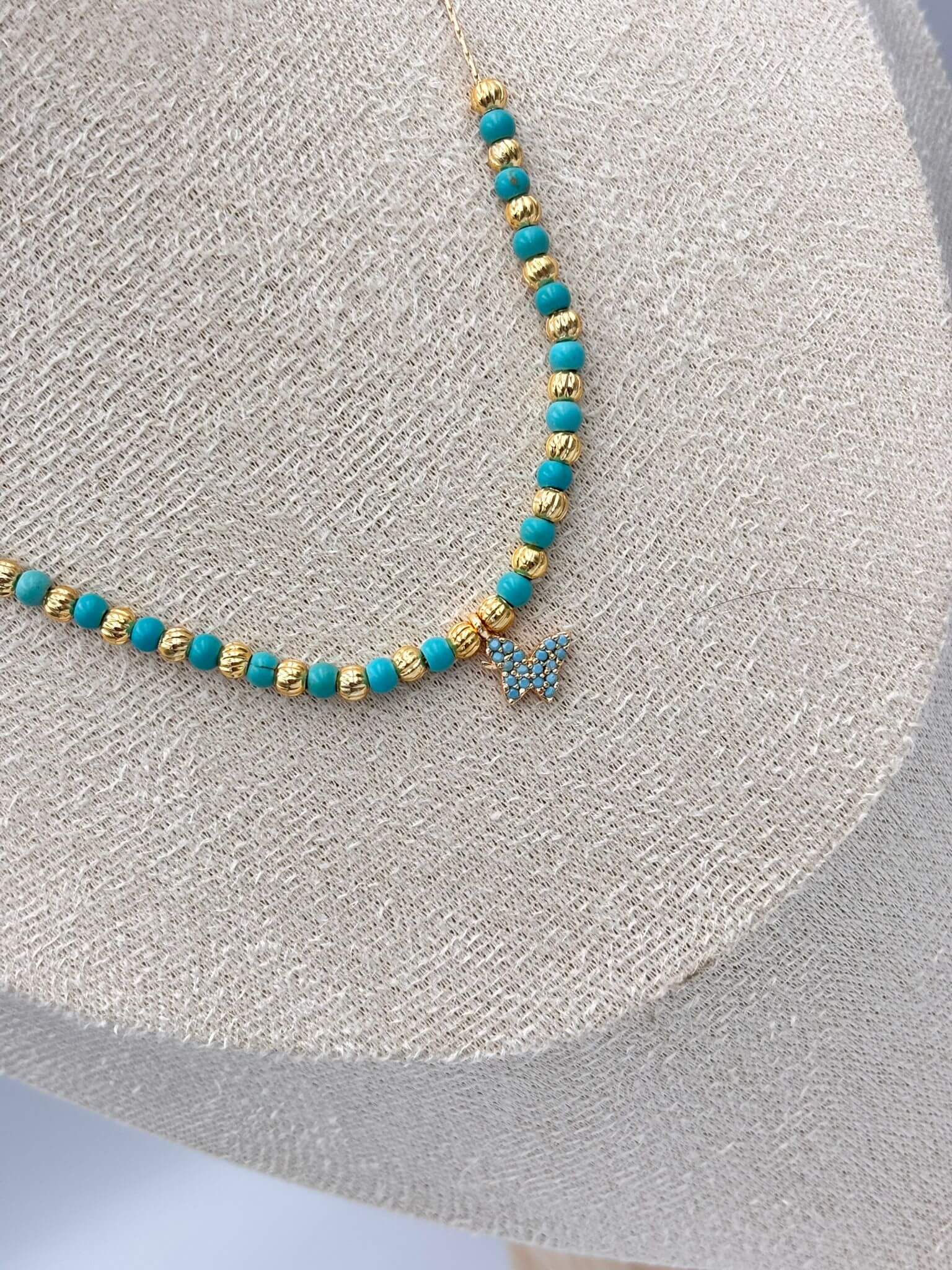 GOLD-MAVİ BONCUK DETAYLI KELEBEK KOLYE(45CM)
